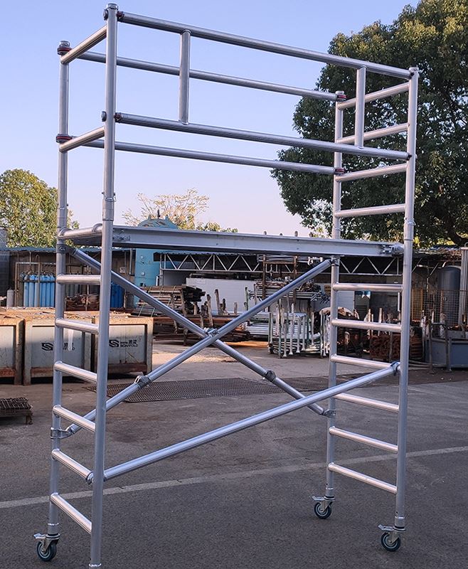 Échafaudage mobile en aluminium