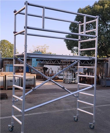 Échafaudage mobile en aluminium