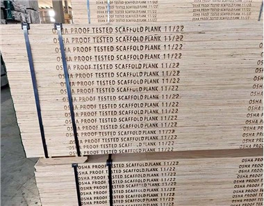 Planches de bois pour échafaudage